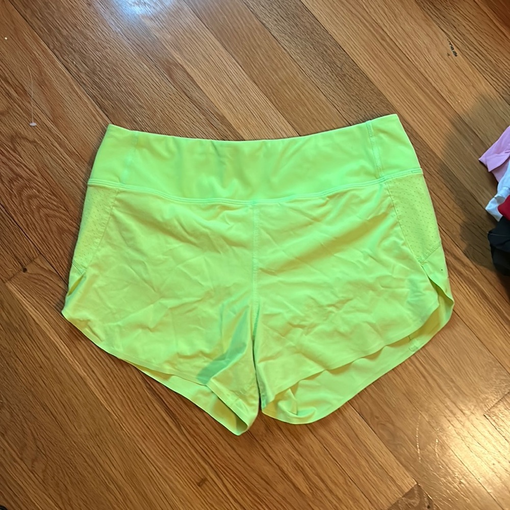 ATHLETA Run With It 3” Short Size S